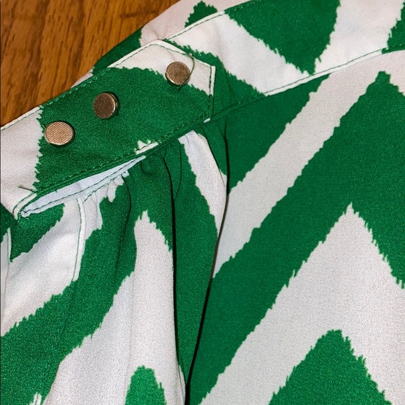 New gorgeous Zac & Rachel elegantly flowing top - Picture 2 of 7